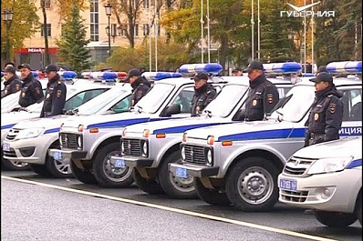 Общегородской строевой смотр самарского гарнизона полиции прошел на площади Куйбышева