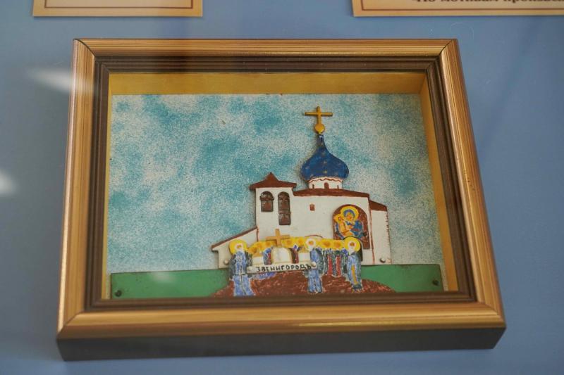 По мотивам Рериха: в Самарской губернской думе проходит выставка эмалей Виталия Пыхонина