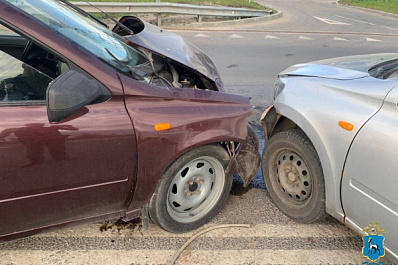 Погиб пассажир: в Самаре иномарка врезалась в "Гранту"