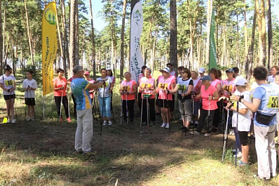 Фестиваль "Золотые Жигули" объединил любителей скандинавской ходьбы Самарской области
