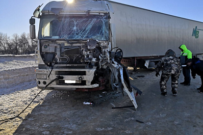 Три фуры столкнулись на трассе М5 в Самарской области