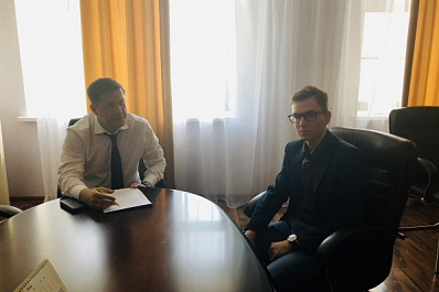 В Самаре глава областного Минздрава устроил выпускника на работу