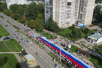 Видео: в Отрадном развернули флаг России длиной более километра