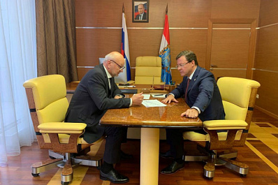 Дмитрий Азаров провел встречу с президентом ГК "Аком"