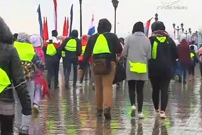 Сотни самарцев вышли на прогулку в Международный день ходьбы