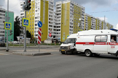 Машина скорой помощи и "Газель" столкнулись в Самаре