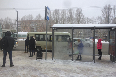 Молодой парень на Infiniti сбил 21-летнюю девушку на остановке в Самаре 