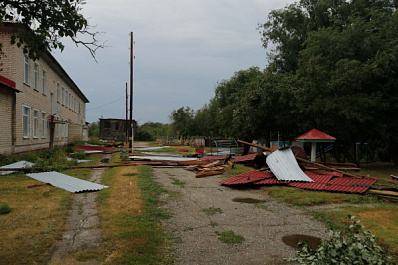 В Самарской области ураганный ветер 20 июля повредил крышу детсада