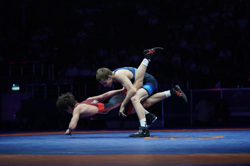 В Самаре проходит второй соревновательный день VI международного юношеского турнира по греко-римской борьбе "Новая высота"