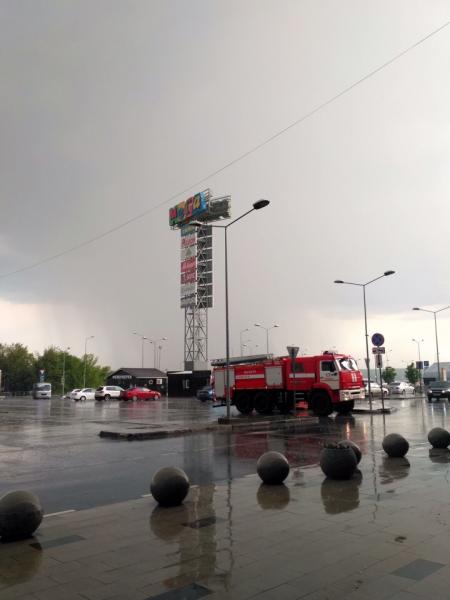 Из ТЦ "Мега" эвакуировано 400 человек