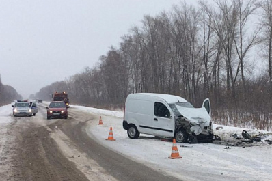 Смертельное ДТП под Тольятти: "Лада Калина" и "Рено" врезались на полном ходу 