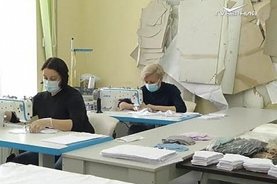 В Тольятти на предприятиях швеи перестроили работу из-за коронавируса