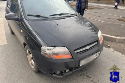 В Самаре мужчина на Chevrolet Aveo проехал на красный и сбил девочку