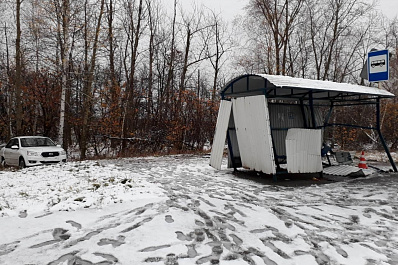 23-летняя девушка на машине снесла автобусную остановку в Самарской области