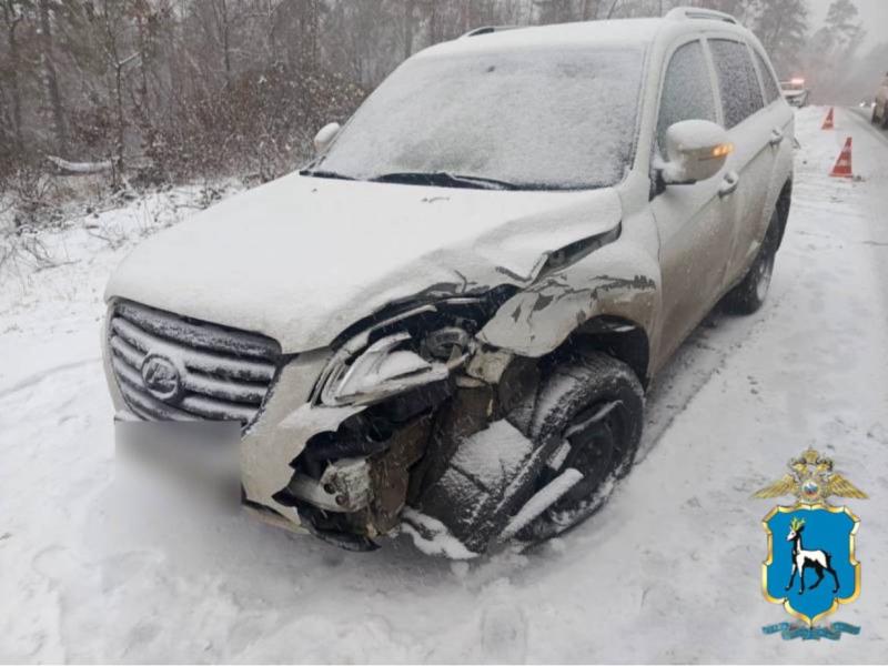 В Самарской области двое пожилых людей попали в аварию на трассе