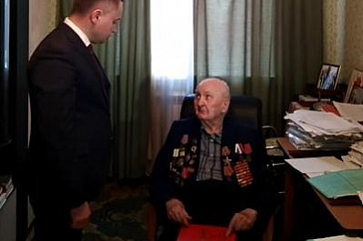 Глава Красноярского района посетил ветерана Владимира Сапарова по поручению губернатора