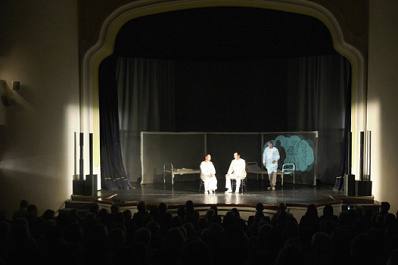 "Ангел влияния": Самарский художественный театр представил сатирическую комедию