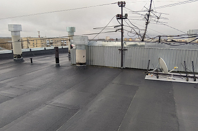 Под надежной крышей: в Тольятти отремонтировали аварийную кровлю девятиэтажного дома