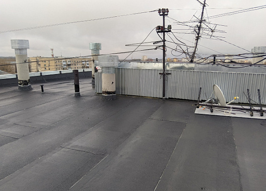 Под надежной крышей: в Тольятти отремонтировали аварийную кровлю девятиэтажного дома