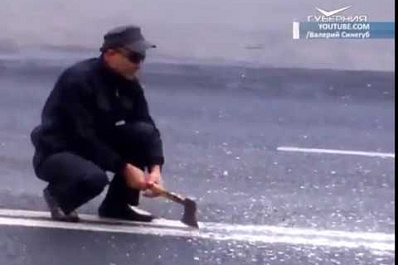 Полиция выяснила, зачем тольяттинец пытался изменить дорожную разметку с помощью топора