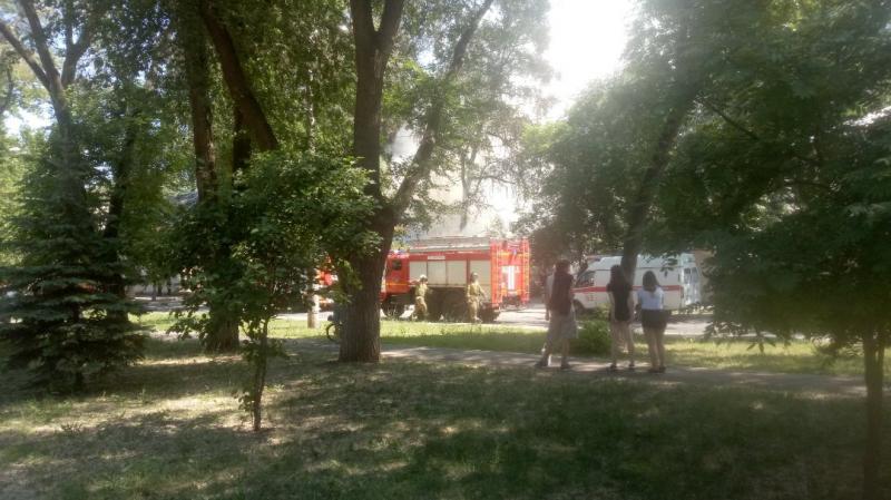 В Самаре на проспекте Юных Пионеров загорелся дом