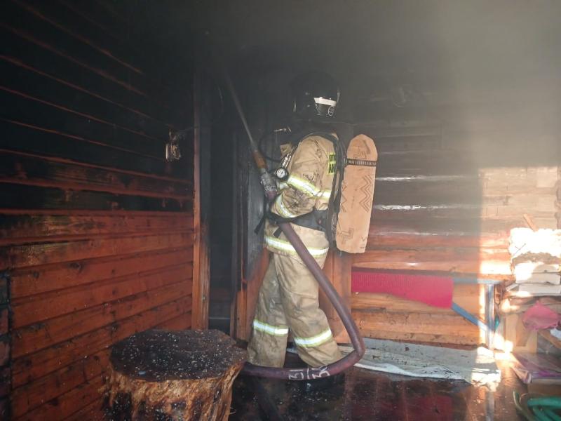 В Самарской области загорелась баня