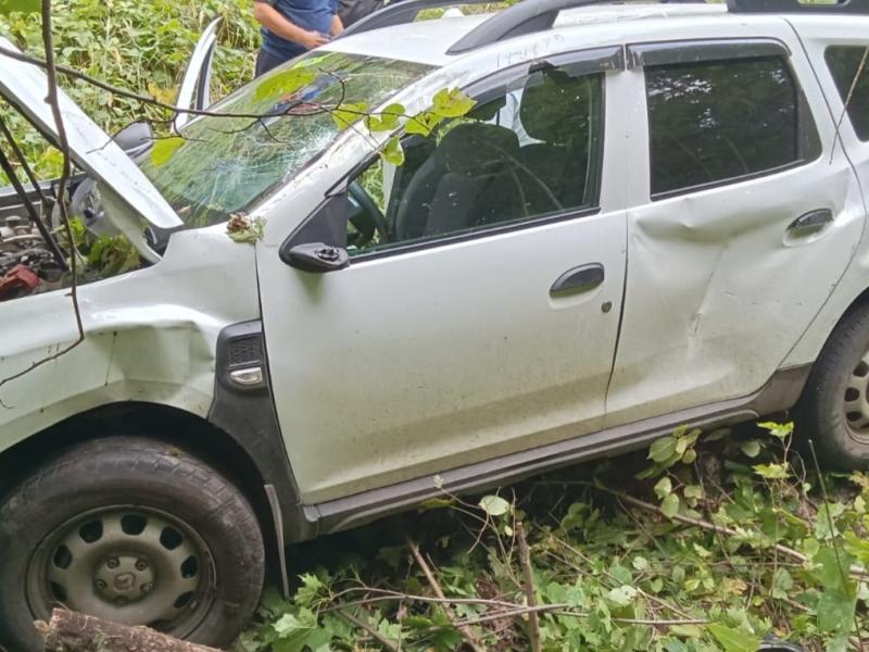 В Самарской области кроссовер слетел с трассы и опрокинулся, есть пострадавший 
