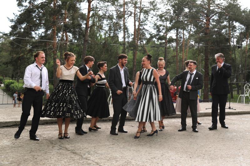 В парках Тольятти организованы творческие вечера с показом мюзикла "Влюбленный город"