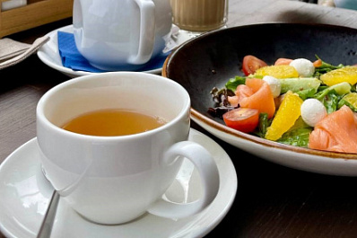 Cпециалисты объяснили, можно ли запивать еду