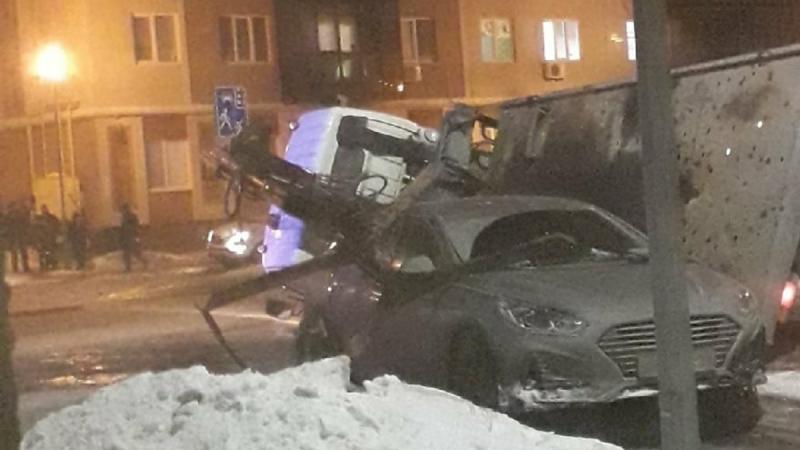 В Южном городе эвакуатор рухнул вместе с автомобилем