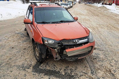 При столкновении двух автомобилей в Тольятти пострадала женщина-пешеход