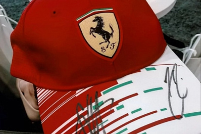 Житель Самары продает кепку с автографами пилотов "Формулы - 1" за 100 тысяч рублей