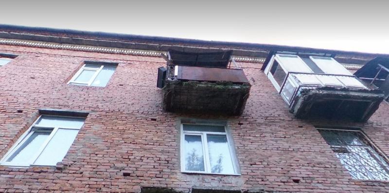 В Самаре две сироты не могут жить в комнате общежития из-за ее аварийного состояния