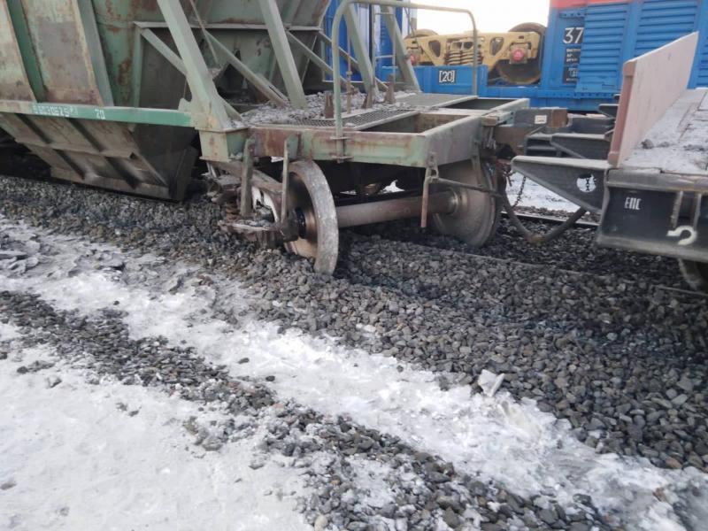 В Самарской области 4 грузовых вагона сошли с рельсов