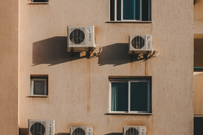 В России из-за аномальной жары монтажники повышают цены на установку кондиционеров