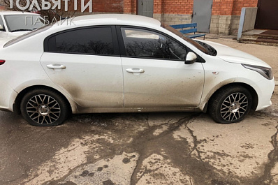 В Тольятти неизвестный массово протыкает автомобильные шины