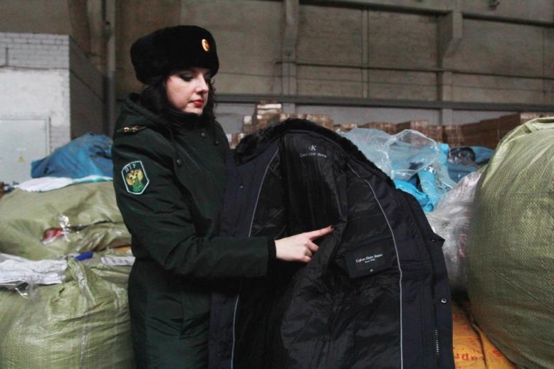 В Самаре таможенники задержали контрафактную одежду на 385 млн рублей
