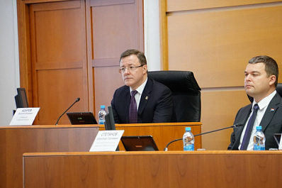 Дмитрий Азаров продлил режим самоизоляции и ввел послабления