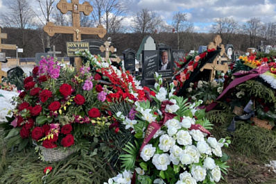 Геннадия Юхтина похоронили на Троекуровском кладбище рядом с Борисом Грачевским