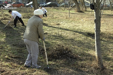 В самарском Часовом сквере прошел субботник