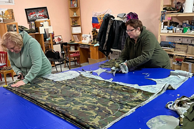 По "Лекалам Добра": в Большой Черниговке шьют одежду для бойцов