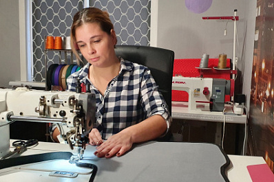 В Самарской области мать пятерых детей создаёт авторские 3D-коврики для автомобилей