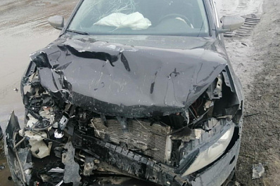 В Сызрани Volkswagen Passat выехал на встречку и влетел в Toyota Land Cruiser