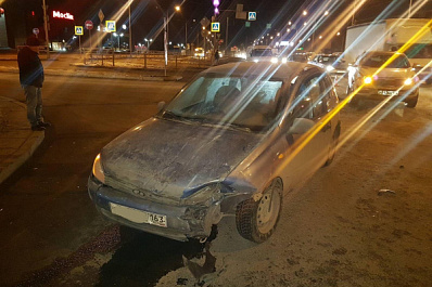 В Самаре неосторожный водитель решил не пропускать встречку и влетел в машину