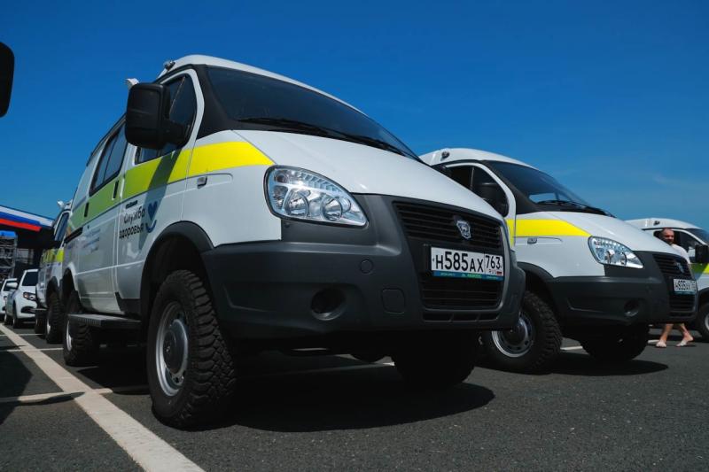 Вячеслав Федорищев передал главврачам больниц региона 106 автомобилей неотложной медпомощи