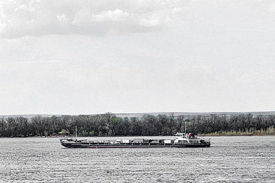 С 12 апреля на грузовой переправе Самара - Рождествено изменится расписание