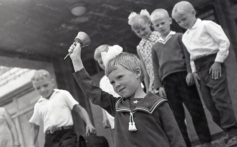 Гладиолусы, форма и буквари: самарцам показали архивные фото линеек в школах Куйбышевской области