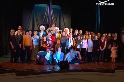 ТРК "Губерния" пригласила в театр школьников, которые помогали высаживать деревья