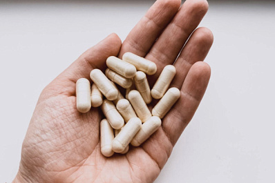 Врач Уланкина рассказала, чем опасно смешивание алкоголя с лекарствами