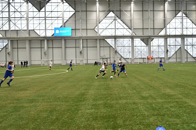 Видео: в Самаре прошли первые соревнования в новом крытом футбольном манеже